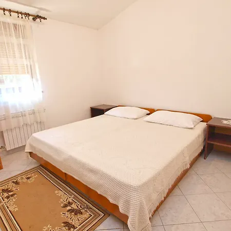 Apartment Davor 996 *